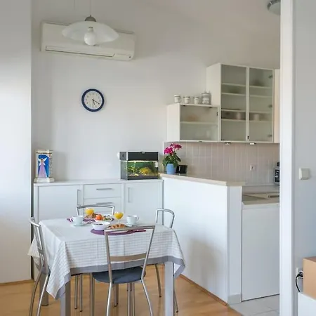 Swanky Gem Apartment