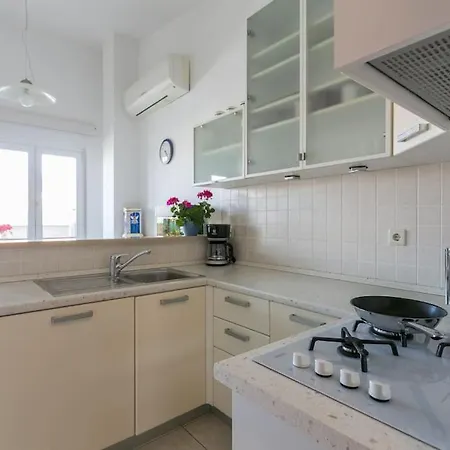 Swanky Gem Apartment